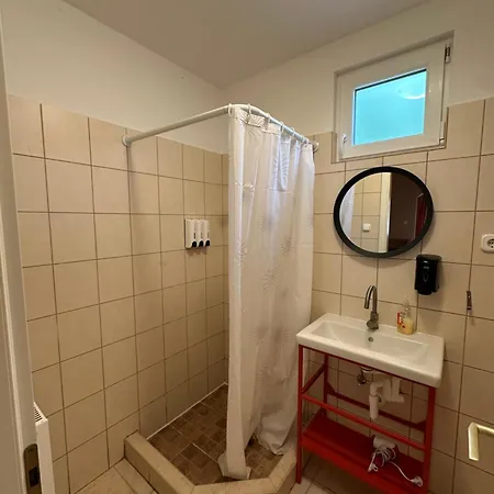 Heera Apartmans 아파트